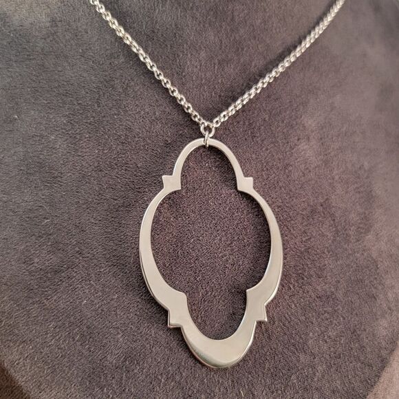 New ELLE Sterling Quatrefoil Modern Openwork Statement Necklace - Picture 5 of 10